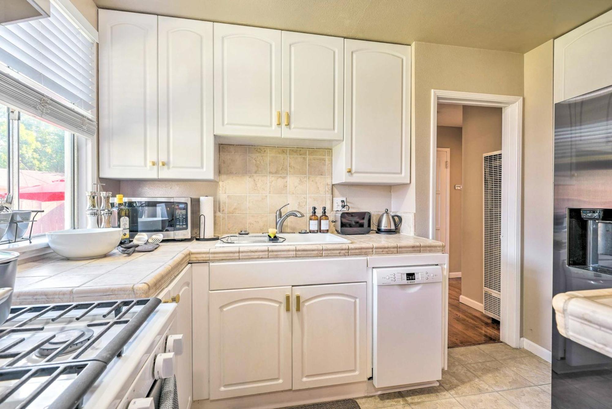 Villa Stylish And Modern Burbank Gem With Private Yard! Esterno foto